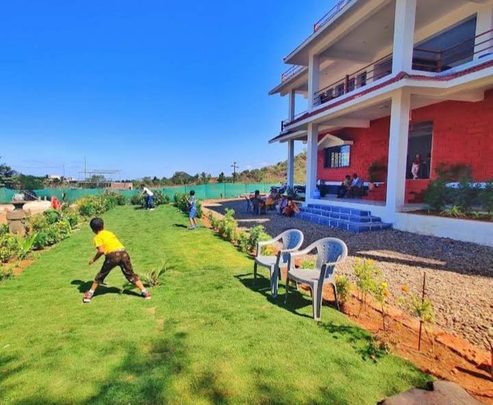 Sunshine Sea View Hotel Alībāg Esterno foto
