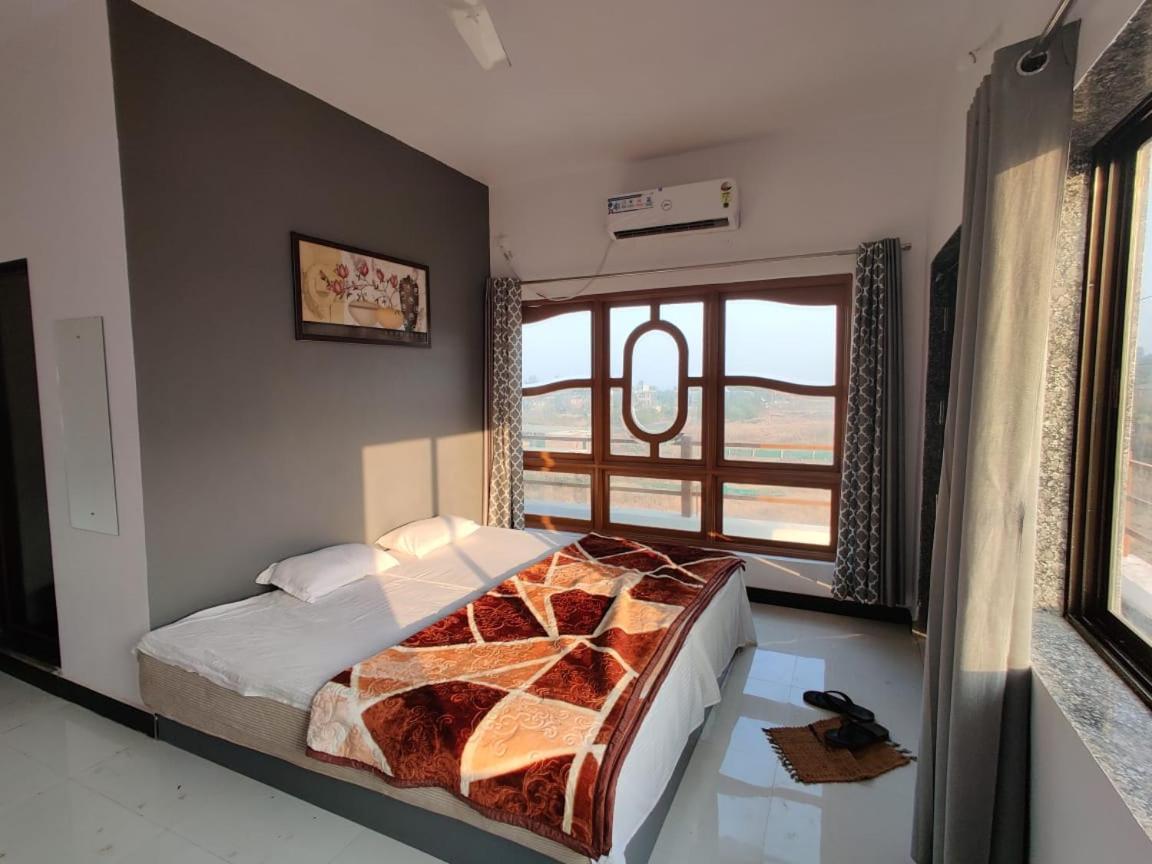 Sunshine Sea View Hotel Alībāg Esterno foto